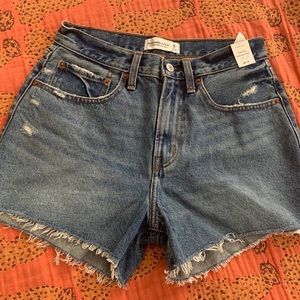 NWT Ambercrombie & Fitch Mid-Rise Denim Shorts, 26
